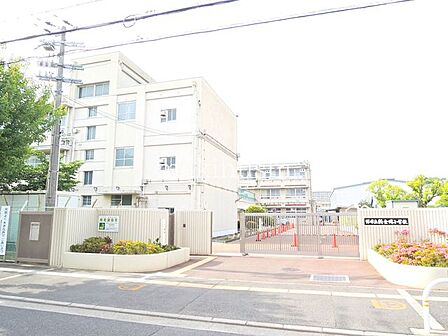 堺市立新金岡小学校 徒歩8分。 570m