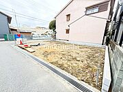 近鉄南大阪線「河内松原」駅まで徒歩14分！小学校や幼稚園・保育園も徒歩8分圏内にあり、通学にも便利な立地！