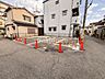 駐車場：駐車場は前面道路との高低差もほぼございませんのでお車の出し入れもスムーズにできます♪飛び地になっているので宅内にいても出入りの際の車の音が気になりません♪
