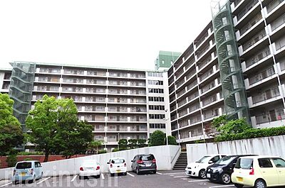 外観:◇2023年12月全面的にリフォーム済◆スーパー、コンビニ、ドラッグストアまで徒歩10分圏内でお買い物に便利◇小中学校まで徒歩10分圏内でで子育てに安心の環境 外観:◇2023年12月全面的にリフォーム済◆スーパー、コンビニ、ドラッグストアまで徒歩10分圏内でお買い物に便利◇小中学校まで徒歩10分圏内でで子育てに安心の環境