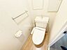 トイレ：何だか落ち着けるトイレ空間です。トイレは快適な温水洗浄便座付きとなっております。こんな綺麗にお手入れされたトイレは本当に嬉しいです。