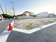 ■全13区画の分譲地■1号地は40.40坪■建築条件無し■生活便利な立地■近隣には関西スーパーやコンビニエンスストア、ホームセンターがございます■駅徒歩圏内■