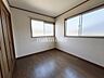 洋室：洋室です。ベッドを置いて机をおいてテレビをおいてもすっきりとしたお部屋に仕上がります。とても快適なお部屋です。