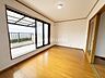 寝室：洋室です。お片付けも楽ちんです。ベッドを置いて机をおいてテレビをおいてもすっきりとしたお部屋に仕上がります。とても快適なお部屋です。