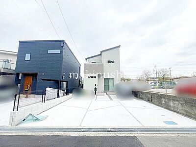外観:■令和7年6月建築■南西向きにつき日当たり良好■駐車は並列で3台可能■リビングに吹抜けのあるお家■ファミリークローゼット完備■全居室クローゼット付き■ご予約いただきますとご見学可能です♪ぜひご覧下さい 外観:■令和7年6月建築■南西向きにつき日当たり良好■駐車は並列で3台可能■リビングに吹抜けのあるお家■ファミリークローゼット完備■全居室クローゼット付き■ご予約いただきますとご見学可能です♪ぜひご覧下さい