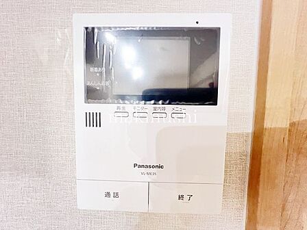来客時に便利なTVモニターホン。これで嫌な訪問販売の勧誘や不審者をシャットアウト