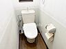 トイレ：トイレは1、2階にございますので、朝の混雑時でも安心してご使用することが出来ます。毎日清潔に快適にお使いいただけます。とっても落ち着けるトイレ空間となっています。