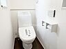 トイレ：トイレ　2号棟トイレは1階と2階にあります、夜のおトイレも階段を上り下りしないですみますね。