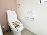 トイレ：トイレ快適な温水洗浄便座付きのトイレです。毎日使うトイレが綺麗だと嬉しいですね。