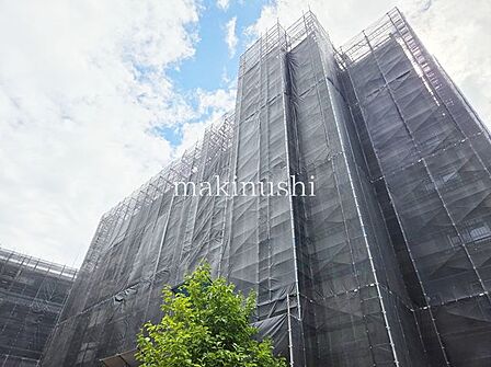 現在、大規模修繕中です。外観がとてもキレイになる予定です。