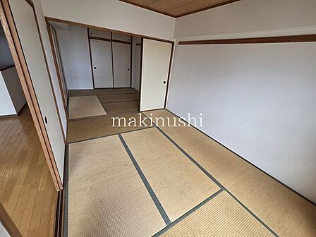 布団を敷けばしっかり寝室として使え、客間としてもきちんとした印象になります。また、畳のやわらかさがあるので小さなお子様の遊び場やお昼寝スペースにも安心です