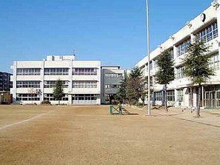 大阪狭山市立南第一小学校 徒歩5分。 340m