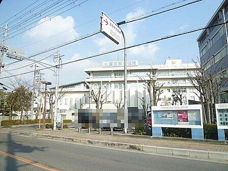 富田林市役所 徒歩22分。 1690m