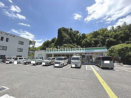 ファミリーマート河内長野北青葉台店 徒歩29分。 2250m