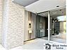 エントランス：北東角部屋の10階部分３LDK！廊下をコンパクトにすることで居室を広く確保。キッチンと洗面所も隣接し、家事効率を高めた間取り。床暖房や食洗機など設備も充実しています。お気軽にお問い合わせください！