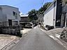 その他：幅員約4mの前面道路です。普通車が1台通れる幅となります。大型車の通行が少ないので、振動や騒音が抑えられます。
