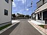 その他：【南側 前面道路】幅員約4.5mの前面道路です。普通車が1台通れる幅となります。大型車の通行が少ないので、振動や騒音が抑えられます。
