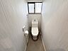 トイレ：トイレ：ウォシュレット付のトイレになります。ペーパーホルダーも1つ付いています。