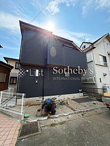 外観:■外観■閑静な住宅地に堂々と佇む家。豊かな居住性と、クオリティが見事に調和した住空間は、住まうことの喜びを感じさせてくれます。ご不明点・現地見学のご希望は、お気軽にお問い合わせください。 外観:■外観■閑静な住宅地に堂々と佇む家。豊かな居住性と、クオリティが見事に調和した住空間は、住まうことの喜びを感じさせてくれます。ご不明点・現地見学のご希望は、お気軽にお問い合わせください。