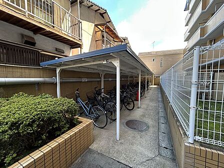 【駐輪場】共用部には駐輪スペースがあります。