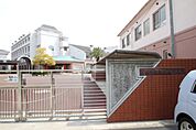 小学校「広島市立高須小学校まで1612ｍ」
