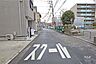 外観：物件の北側前面道路（東側から）車通りは多くありません。