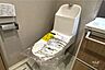 トイレ：トイレウォシュレット一体型です。
