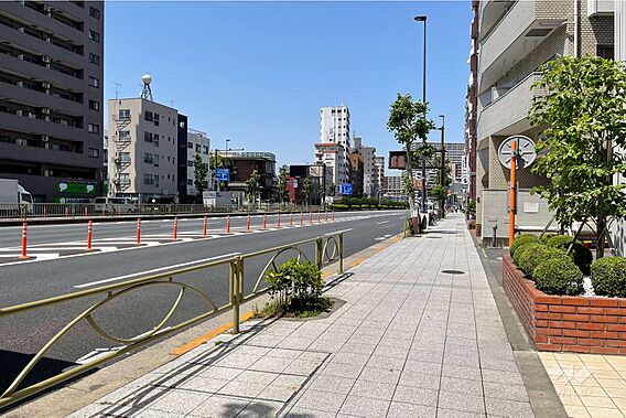 敷地西側の前面...