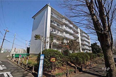 外観:宮前平グリーンハイツ15号棟の外観(南西側から) 外観:宮前平グリーンハイツ15号棟の外観(南西側から)
