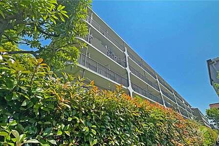 高津スカイハイツの外観（南西側から）