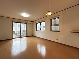 松戸市稔台3丁目 4LDKのリビング/ダイニング