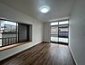 室内：7.5帖洋室！大きな家具を置いてもゆったりお過ごし頂けます。
