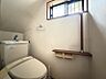 トイレ：手すり付きの広めのトイレはご年配の方にも安心です！
