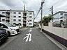 外観：見通しの良い直線道路。毎日の駐車も安心です！