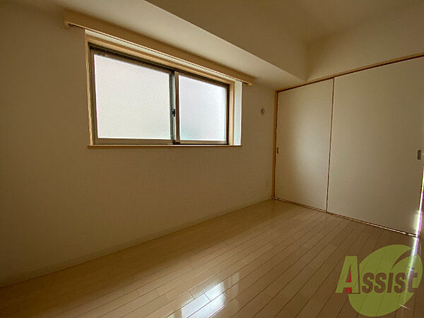 画像10:寝室には収納もあり、ゆったりちょうど良いスペースになってます