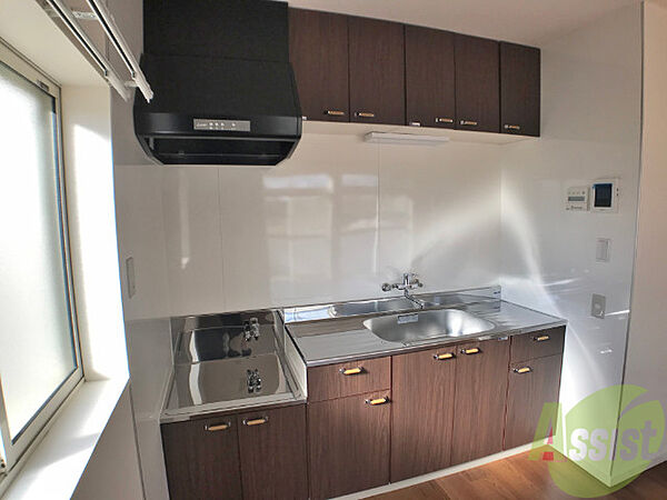 画像8:キッチンは上にも収納があり使い勝手がいいです。