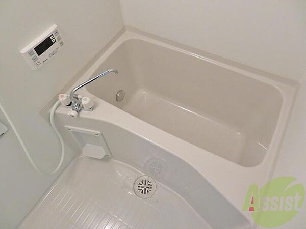 画像4:浴室はゆったりと浸かれるサイズ感になっています。