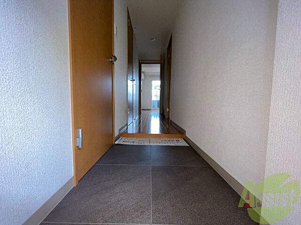 画像12:玄関から撮影しました。長い廊下は走りだしたくなりますね。