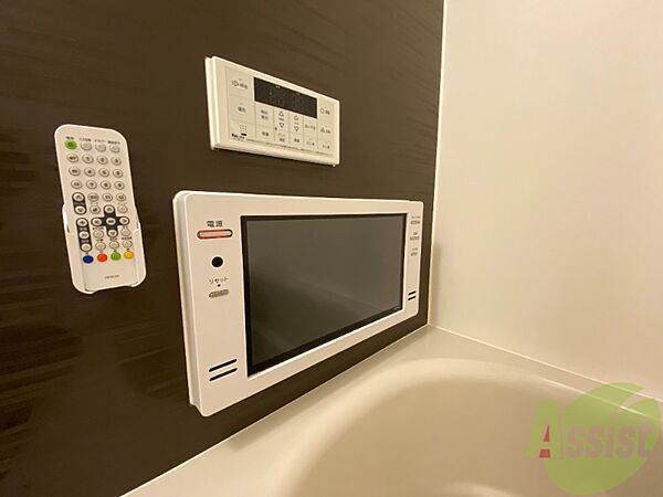 画像22:お風呂には、テレビ付きモニターがあり、リラックスできそう。
