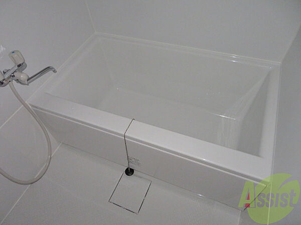 画像4:お風呂です。脚を伸ばしてゆっくりと浸かることができます。