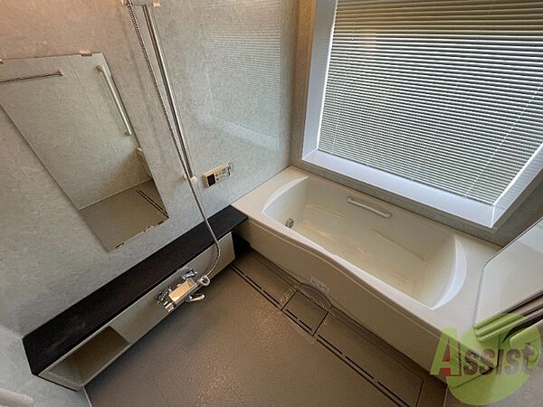 画像4:浴室は広い洗い場と窓が付いていて快適です