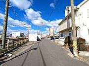 前面道路約6ｍの幅員があります