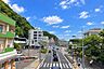周辺：浦賀駅周辺の街並み 始発駅の利便性と、海・自然を身近に感じる穏やかな住環境が魅力の浦賀駅周辺※写真はAIにて明るさを加工しています。 1710m
