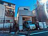 外観：街の景色に調和する、落ち着きと品格を感じる外観。シンプルながらも洗練されたデザインが住まいの存在感を引き立て、周囲の街並みに自然と溶け込む美しい佇まいです。