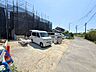 外観：前面道路含む現地写真