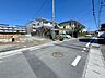 外観：前面道路含む現地写真