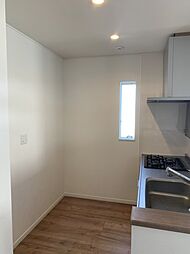 ※別室　参考写真※ キッチンにも窓があるので、換気もできます