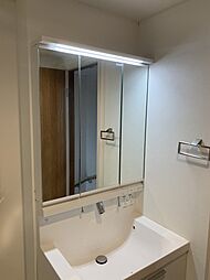 ※別室　参考写真※ 嬉しいシャワー付きの洗面化粧台です