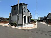 陽光と風をたっぷり取り込む明るく心地よい角地住宅♪