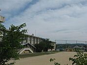 枚方市立桜丘小学校（1023m）